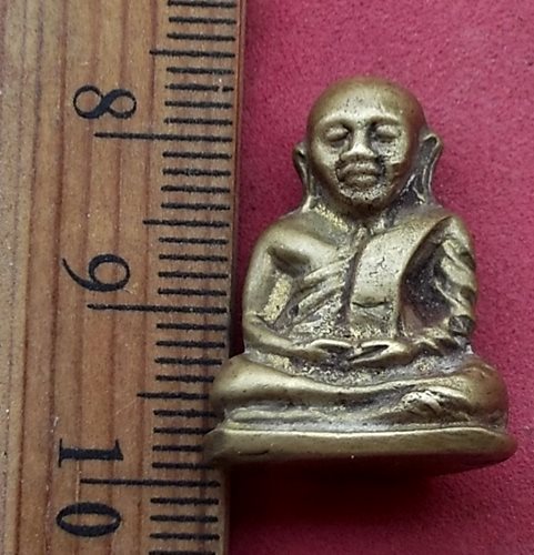 วัดใจเริ่ม 10 บาท กับ รูปหล่อหลวงพ่อเงิน   .…AN439