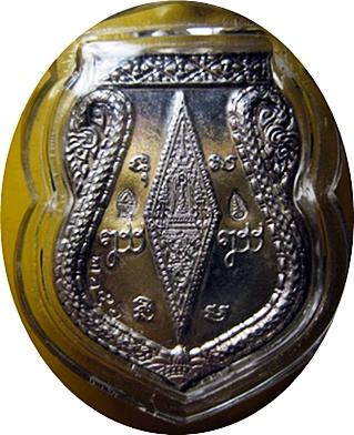 ล็อกเก็ตหลังแผ่นเงิน พระพุทธชินราช หลวงปู่หมุน