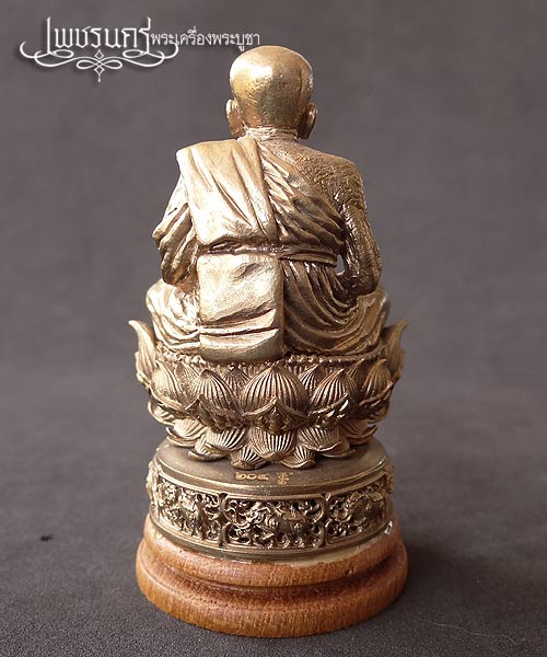 +++ พระบูชาหลวงปู่ทวดฐานบัว 4 ชั้นหนุนด้วยช้างมงคล 8 เชือกพร้อมฐานไม้สัก อุดกริ่ง สูง 6.8 เซน +++