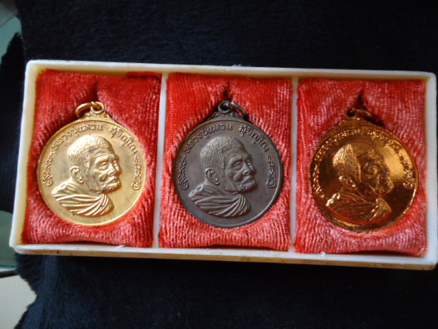 พระชุดหลวงปู่แหวน 350