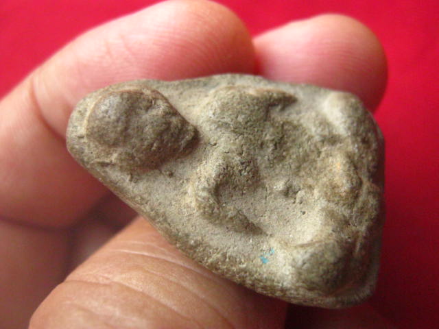 พระเนื้อดินพิมพ์รูปเหมือนหลวงพ่อจง วัดหน้าต่างนอก อยุธยา ปี 2503 