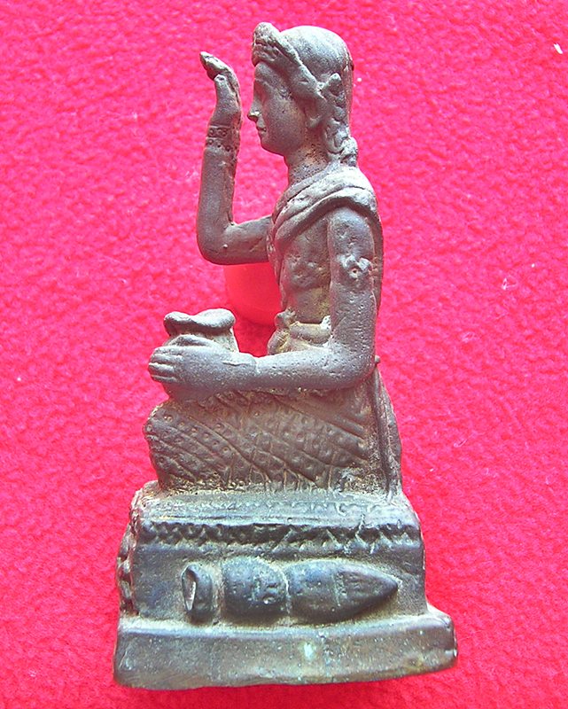 นางกวักบูชา หลวงพ่อทองกลึง วัดเจดีย์หอย อ.ลาดหลุมแก้ว จ.ปทุมธานี