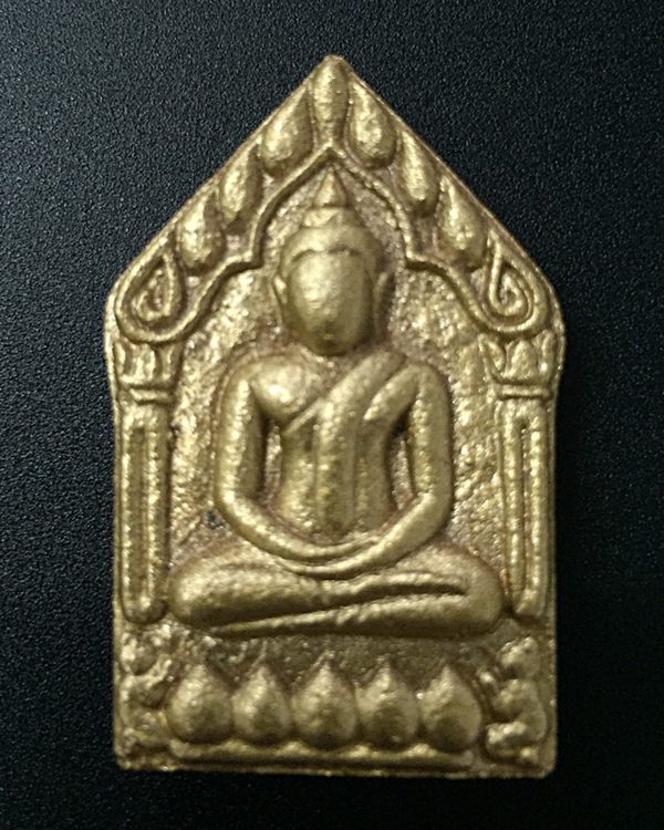 ขุนแผนมนูญโญ 65 ปี 2545 เนื้อผงผสมว่านสบู่เลือดทาทอง ฝังเส้นเกศา ฝังตะกรุดสาริกา1ดอก หมายเลข ๙๖๔