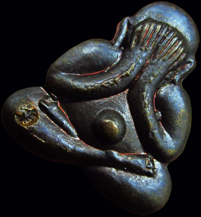 พระปิดตาหลังรูปเหมือน เนื้อทองแดง หลวงพ่อสาคร มนุญฺโญ วัดหนองกรับ จ.ระยอง ปี ๒๕๔๙/๒