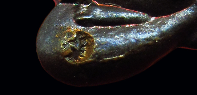 พระปิดตาหลังรูปเหมือน เนื้อทองแดง หลวงพ่อสาคร มนุญฺโญ วัดหนองกรับ จ.ระยอง ปี ๒๕๔๙/๒