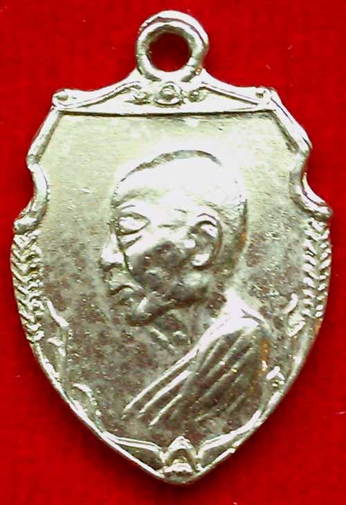 *เหรียญหน้าวัวเล็ก มฤคทายวัน ปี๒๕๑๓ กะไหล่เงิน..ลพ.เงิน วัดดอนยายหอม*