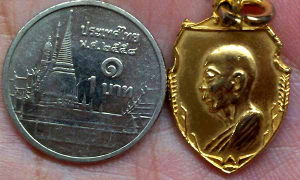 *เหรียญหน้าวัวเล็ก มฤคทายวัน ปี๒๕๑๓ กะไหล่ทอง..ลพ.เงิน วัดดอนยายหอม*
