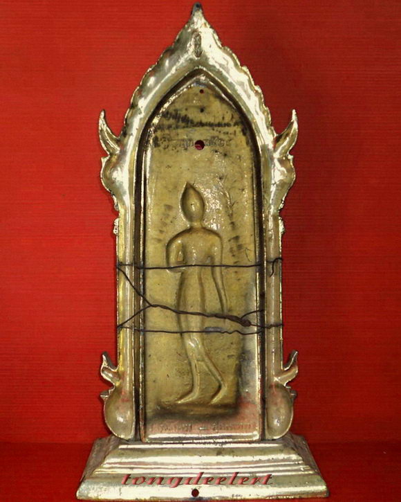 พระบูชากำแพงศอก หลวงพ่อขอม วัดไผ่โรงวัว จ.สุพรรณบุรี ปี 2505 พร้อมซุ้มค่ะ