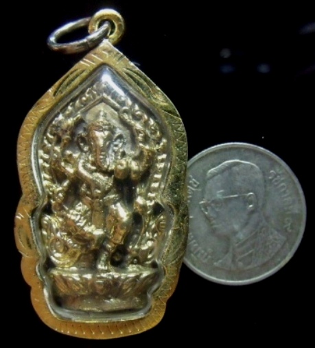 **วัดใจ**เหรียญหล่อพระพิฆเนศวร 8 กร เทพเจ้าแห่งความสำเร็จ**พร้อมเลี่ยมทองไมครอน สวยๆ