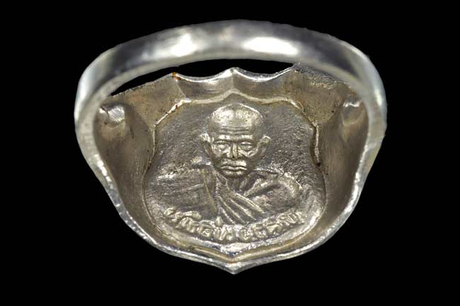 แหวนหน้าโล่ห์หลวงปู่ทิมวัดพระขาว ยุคแรกปี 15