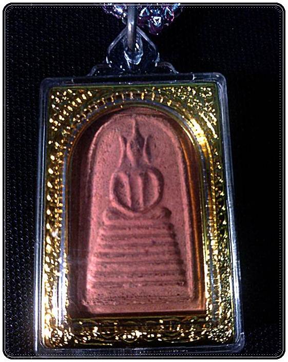 สร้อยคล้องพระมือหนึ่งสวยสวยมีแถมพระเนื้อผงองค์ใหญ่ไม่ทราบที่เลี่ยมกรอบพร้อมใช้ให้บูชาแถมไปเลยเคาะเดี