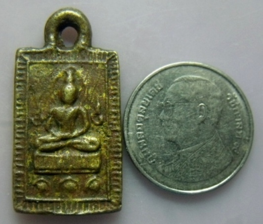 **วัดใจ**เหรียญหล่อพระพุทธหลังยันต์ เนื้อทองผสม เก่าๆไม่ทราบที่**สวยๆ เชิญชมครับ