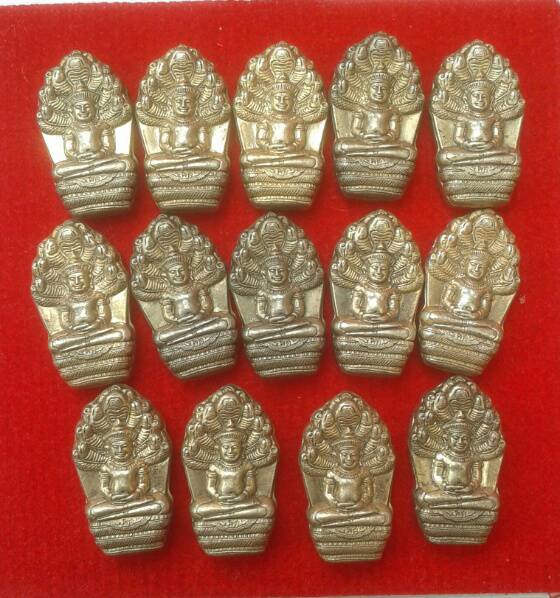 ปรกใบมะขามหลวงพ่อเลิศ วัดชุมพลฯ โค็ตหมู เนื้อนวะ14องค์ โค๊ตเติมสวยมาก