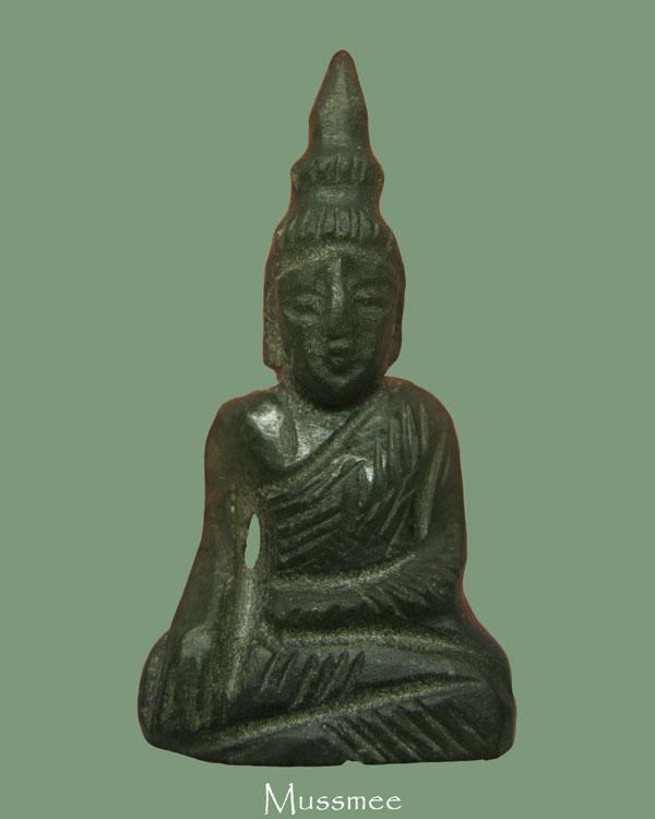 พระหยกแกะ หลวงพ่อวิริยังค์ วัดธรรมมงคล (ขนาด 2 Cm สูง 3.7 Cm) ครับบบบบบ ### เคาะเดียว ###