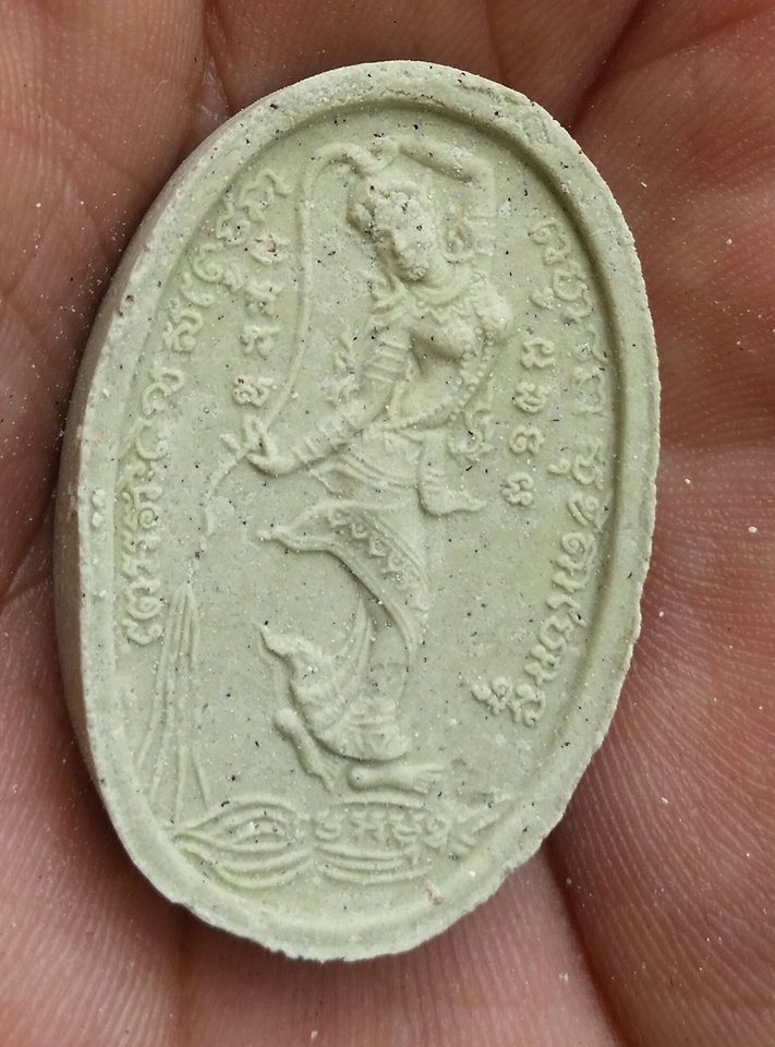 พระสิวลีหลังพระแม่ธรณี หลวงปู่หมุน ออกวัดซับลำใย เนื้อเขียว พิมพ์ใหญ่ ปี 2543 สภาพสวย