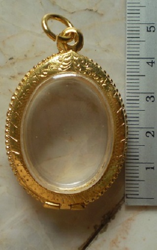 ตลับเงินล้อมเพชร  ชุบทองแท้  ใส่เหรียญไข่  เคาะเดียว 