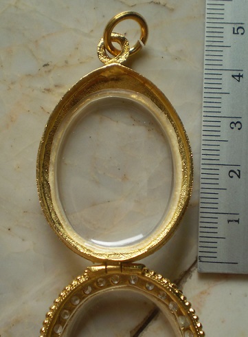 ตลับเงินล้อมเพชร  ชุบทองแท้  ใส่เหรียญไข่  เคาะเดียว 