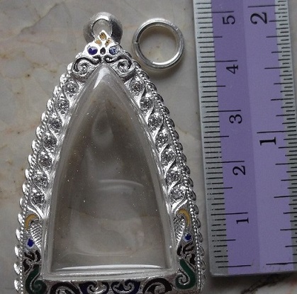 ตลับเงินลงยา ฝั่งเพชร ใส่ ลป ทวด หลังเตารีดพิมพ์ใหญ่ เคาะเดียว