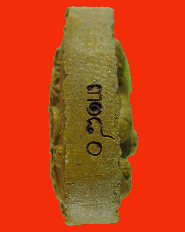 พระปิดตาบัวผุด รุ่นแรก หลวงพ่อสิน วัดละหารใหญ่ จ.ระยอง เนื้อว่านดอกทองผสมชนวน หลังพลอยเสก มีโค๊ต No.