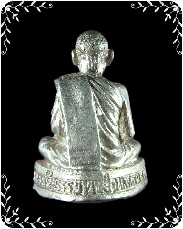 รูปหล่อหลวงพ่อผล วัดเชิงหวาย เนื้อเงิน  