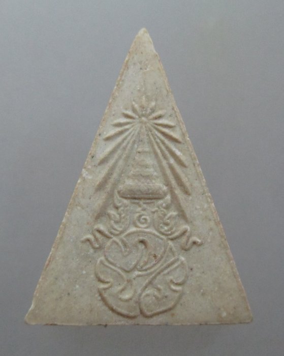 พระพุทธนวราชบพิตร (สมเด็จจิตรลดา) ด้านหลัง ภปร. ผสมมวลสารพระราชทานของในหลวง