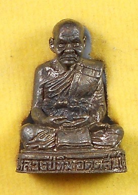 รูปหล่อหลวงปู่ทิมวัดพระขาว ปี 43 รุ่น เสา 5 