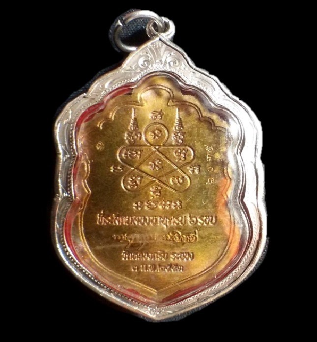 เหรียญ 6 รอบเนื้อชนวนหูตันสวยๆเบอร์ 6035 เลี่ยมเงินยกซุ้มลงยาพร้อมใช้ พระแท้เก้คืนเต็ม