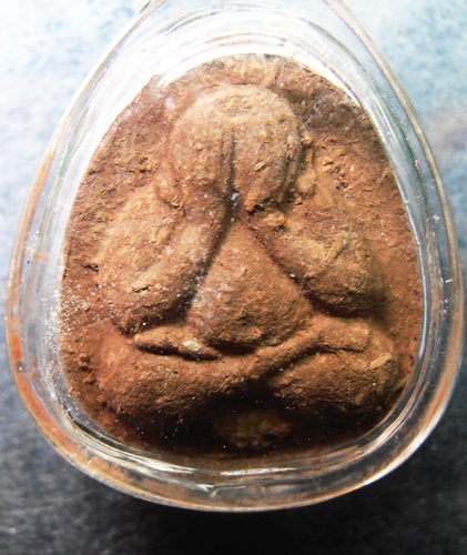 ปิดตาหลังรูปเหมือน หลวงพ่อคล้าย วัดสวนขัน เนื้อชานหมาก สวยๆครับ