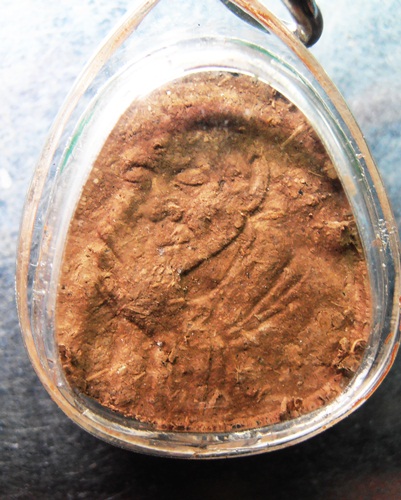 ปิดตาหลังรูปเหมือน หลวงพ่อคล้าย วัดสวนขัน เนื้อชานหมาก สวยๆครับ