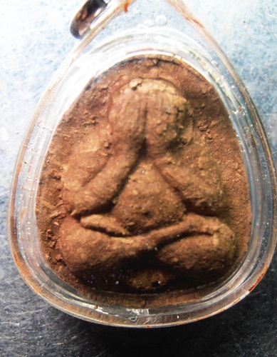 ปิดตาหลังรูปเหมือน หลวงพ่อคล้าย วัดสวนขัน เนื้อชานหมาก สวยๆครับ