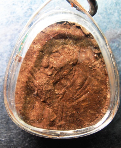 ปิดตาหลังรูปเหมือน หลวงพ่อคล้าย วัดสวนขัน เนื้อชานหมาก สวยๆครับ