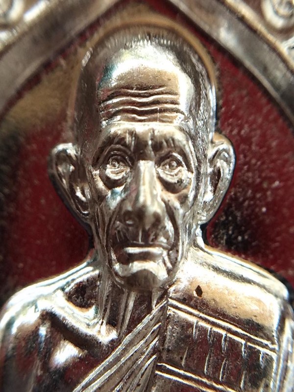 เหรียญจอบเงินหลวงพ่อรวย