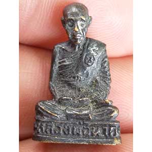 รูปหล่อหลวงปู่นาค วัดหนองโป่ง จ.สระบุรี อุดสีผึ้งเกษา