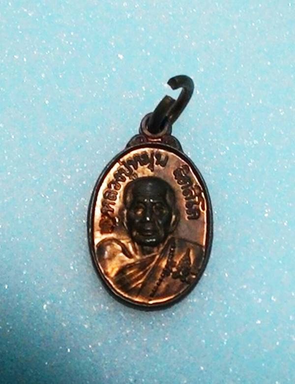 เม็ดแตง บล็อกธรรมดา หลวงปู่หมุน ฐิตสีโล เนื้อทองแดง สวยๆ ครับผม