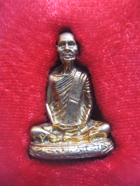 รูปหล่อ หลวงพ่อเดิม วัดหนองโพ นครสวรรค์ เสาร์ 5 กล่องเดิม เคาะเดียวครับ