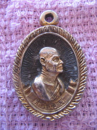 เหรียญหล่อ หลวงพ่อแพ วัดพิกุลทอง สิงห์บุรี เหรียญหนา เคาะเดียวครับ