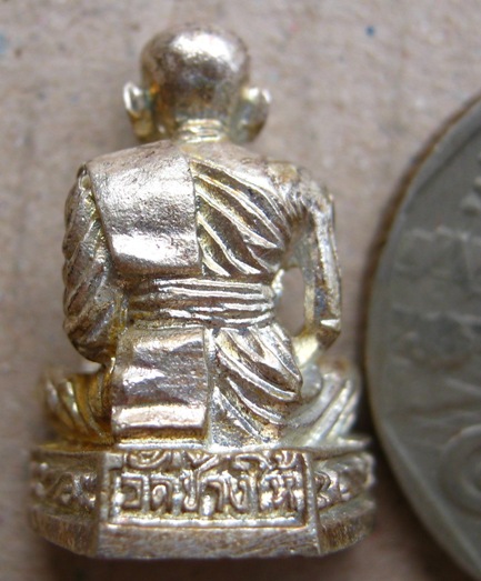 หลวงปู่ทวดลอยองค์ เนื้อเงิน วัดช้างให้ อ.โคกโพธิ์ จ.ปัตตานี พร้อมกล่องเดิม
