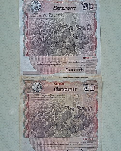 ธนบัตรที่ระลึก  ราคา60บาท 2 ฉบับ รุ่น สภาพ  ตามรูป  แดง 160 บาทครับ