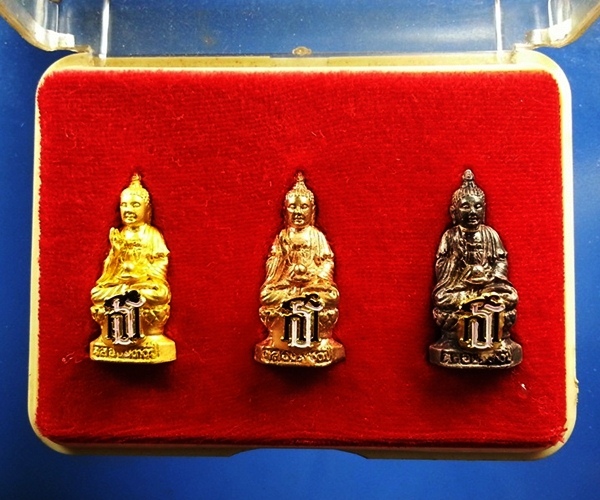 พระรูปเหมือนหล่อศรีศากยมุนี วัดมังกรกมลาวาส(เล่งเน่ยยี่)
