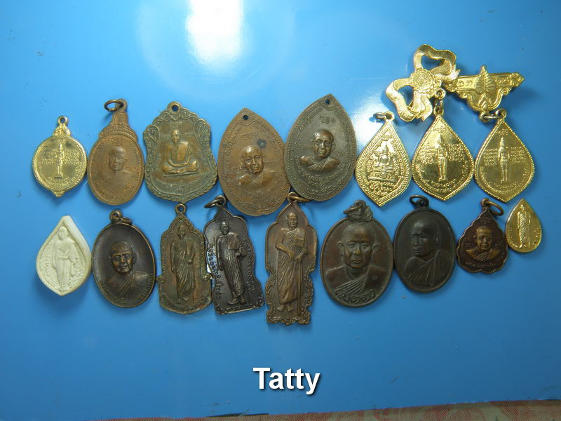 ยกชุด ลพ.บุญเย็น ฐานธัมโม (บางชิ้นท่านอาจจะไม่เคยเห็น ผมเก็บมาหลายปี)