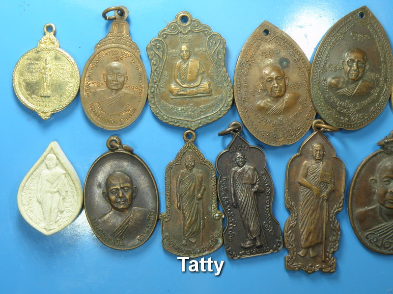 ยกชุด ลพ.บุญเย็น ฐานธัมโม (บางชิ้นท่านอาจจะไม่เคยเห็น ผมเก็บมาหลายปี)