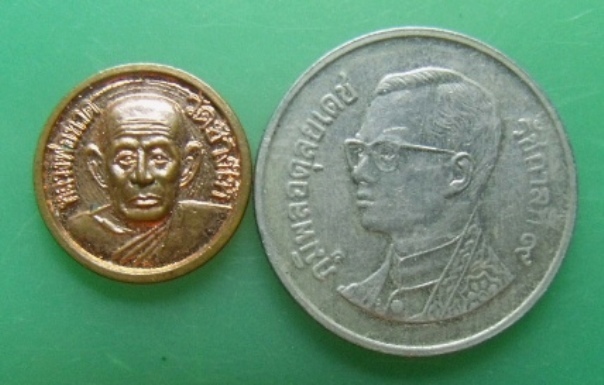 **วัดใจ**เหรียญกลมเล็กหลวงพ่อทวด วัดช้างไห้ ที่รฤกงานประจำปีพระครูวิสัยโสภณ(ทิม)๕/๕/๐๕**บล็อกวงเดือน