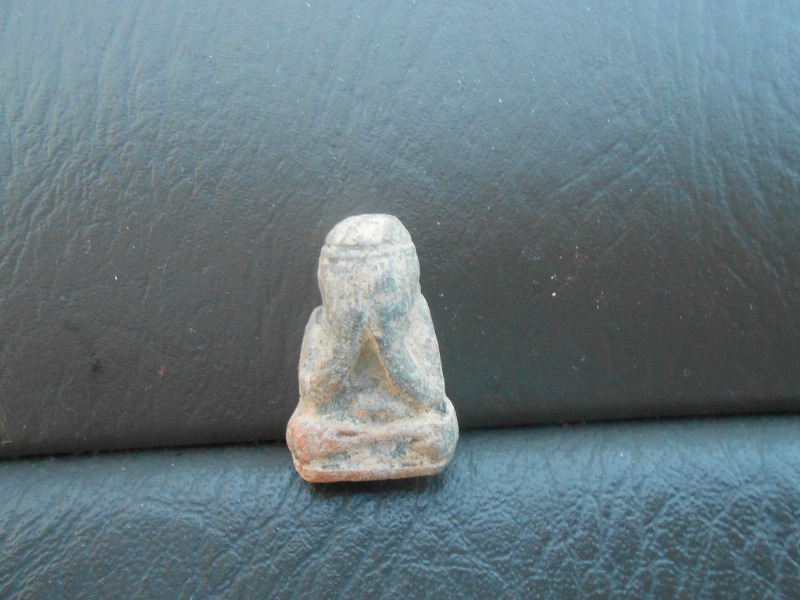 พระปิดตาดินเผา วัดเขาบันไดอิฐ เพชรบุรี 