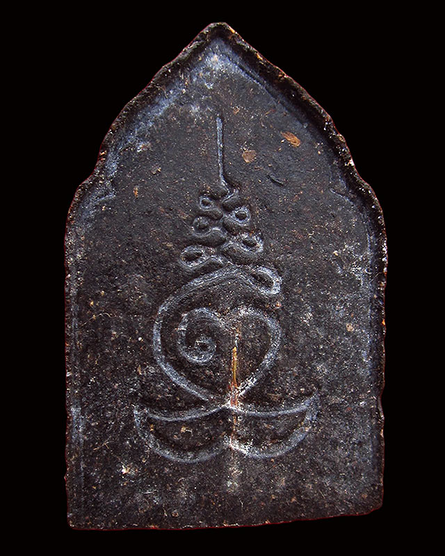 พระปิดตาห้าเหลี่ยม เนื้อดำ ฝังตะกรุดทองเหลือง หลวงปู่บัว ถามโก รุ่น ที่ระลึกหล่อรูปเหมือน ปี ๒๕๔๑