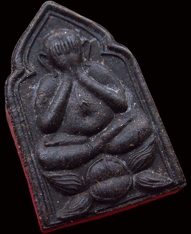 พระปิดตาห้าเหลี่ยม เนื้อดำ ฝังตะกรุดทองเหลือง หลวงปู่บัว ถามโก รุ่น ที่ระลึกหล่อรูปเหมือน ปี ๒๕๔๑