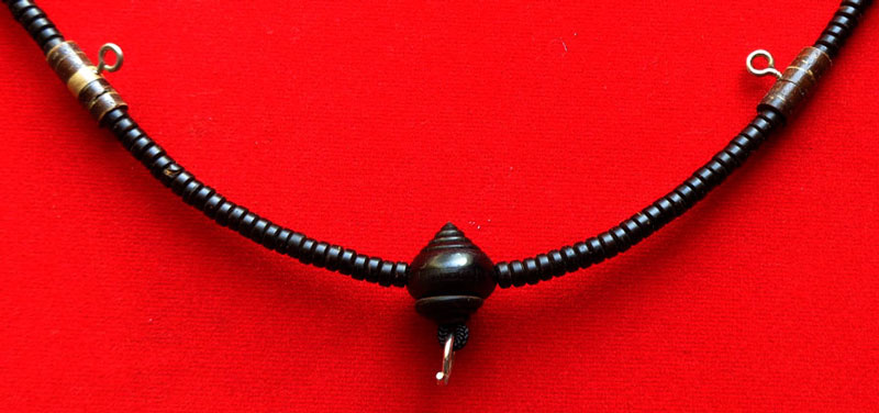 ส้อยผสมกะลาตาเดียว หัวขุนไม้ดำกึง 3ห่วงเกลียวทองเหลือง เม็ดกะลาละเอียดสวยงาม