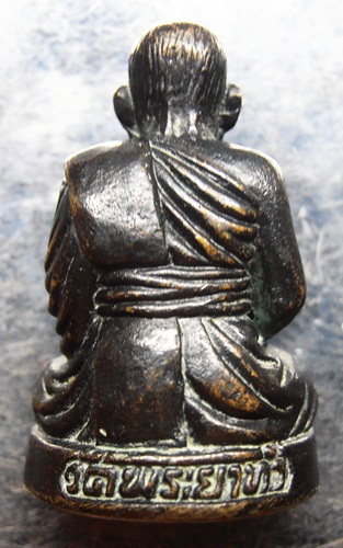 รูปหล่อหลวงตา วัดพะยาทำ สวยๆครับ