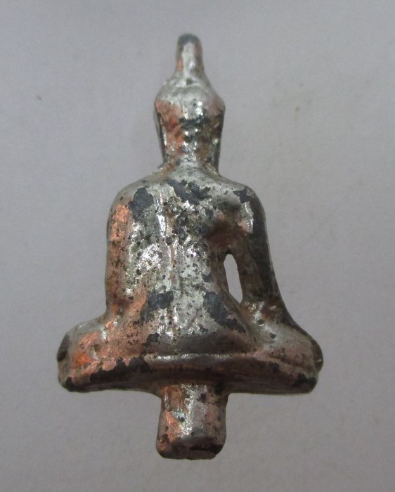 20 บาท พระยอดธง เนื้อตะกั่วกะไหล่เงินไม่ทราบที่ครับ