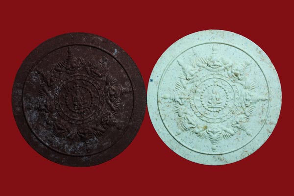 จตุคามรามเทพ ผงสุริยันจันทรา รุ่น 2 มาพร้อมกล่องเดิม 2 องค์