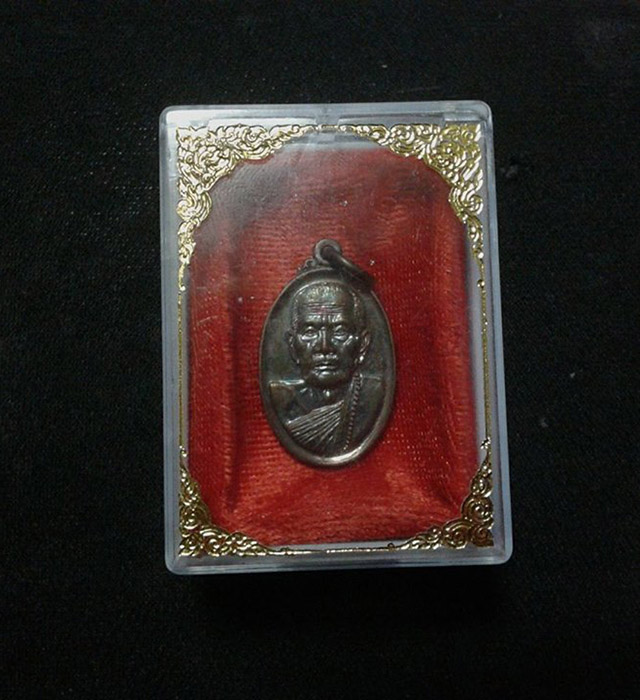 เหรียญเล็กหน้าใหญ่ หลวงปู่หมุน วัดบ้านจาน ปี43